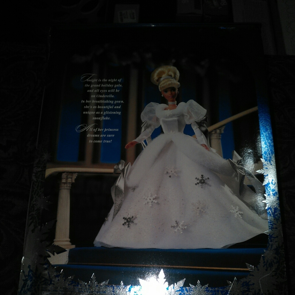Beautiful Christmas Holiday Cinderella Barbie NIB - Picture 2 of 2